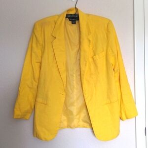 Adolfo Linen blend yellow blazer, 8, missing button